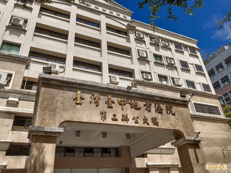 台中一名人夫外遇,妻子心痛离婚还提告,但人夫否认辩称只是一般朋友,不过小三曾写IG向人妻道歉,加上两人床战照成铁证,法官判赔30万元。(记者陈建志摄) 台中一名人夫外遇,妻子心痛离婚还提告,但人夫否认辩称只是一般朋友,不过小三曾写IG向人妻道歉,加上两人床战照成铁证,法官判赔30万元。(记者陈建志摄)