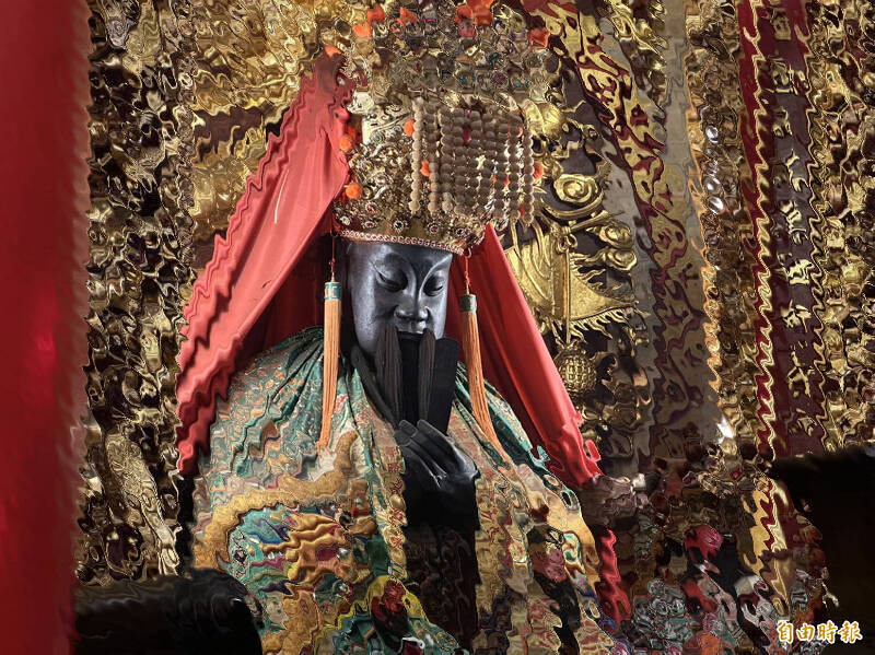 王男假藉关圣帝君附身,摸女信众大腿及胸部,因罪证不足,判无罪。(示意图,资料照) 王男假藉关圣帝君附身,摸女信众大腿及胸部,因罪证不足,判无罪。(示意图,资料照)