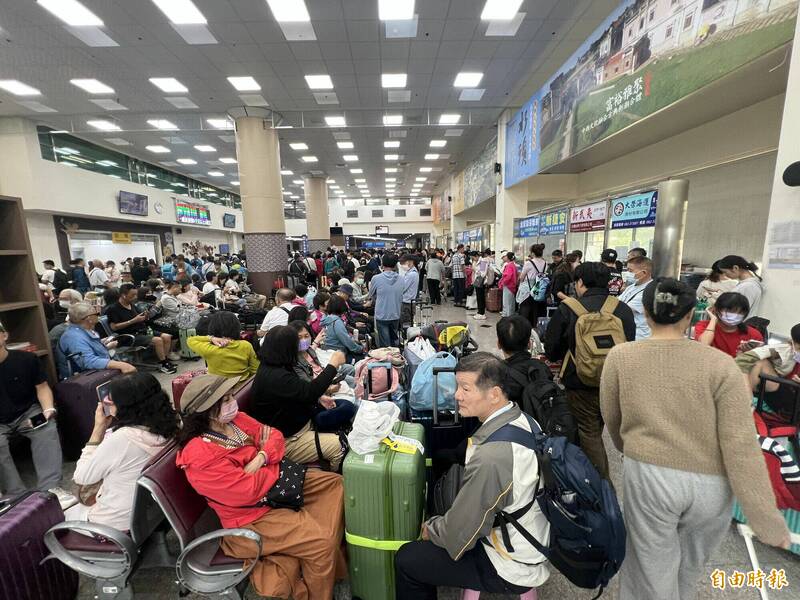 金門小三通復航旅客爆棚 緊急加開6航次班船因應