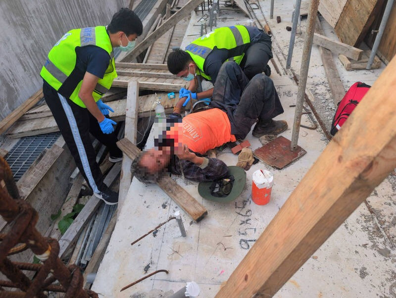 東北季風發威 台東工人摔地遭鋼筋穿刺胸部