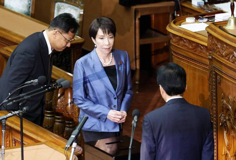 日本临时国会今天开议,进行首相指名投票,自民党总裁高市早苗以237票过半数,获得众议院指名成为日本首位女首相。(欧新社) 日本临时国会今天开议,进行首相指名投票,自民党总裁高市早苗以237票过半数,获得众议院指名成为日本首位女首相。(欧新社)