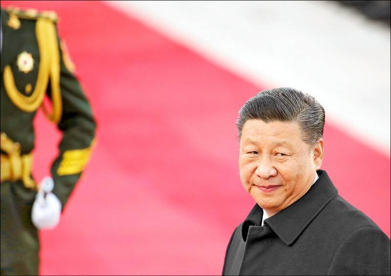 为期4天的中共20届四中全会,外界关注中共高层人事变动。纽约时报今天报导指出,会议更为禁忌的问题是:「谁是习近平的接班人」,如果习决定让更年轻官员担任重要职位,本周会议是观察下一代领导人的窗口。(路透资料照) 为期4天的中共20届四中全会,外界关注中共高层人事变动。纽约时报今天报导指出,会议更为禁忌的问题是:「谁是习近平的接班人」,如果习决定让更年轻官员担任重要职位,本周会议是观察下一代领导人的窗口。(路透资料照)