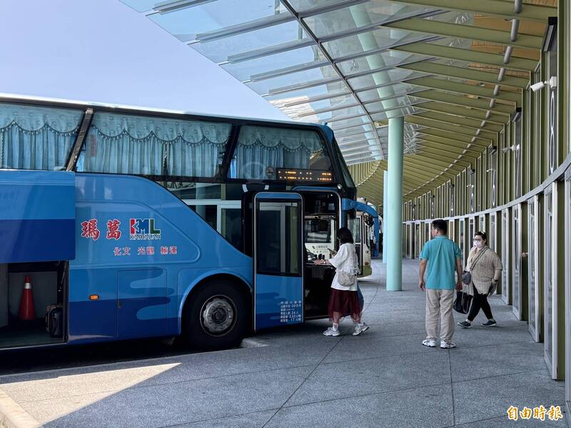 光復連假國5車流多 首日估清晨5點湧車潮