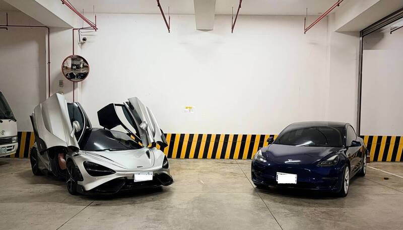 桃园地检署破获诈骗集团查扣麦拿伦超跑、特斯拉电车,嘱托行政执行署桃园分署将于11月4日进行拍卖。(记者余瑞仁翻摄) 桃园地检署破获诈骗集团查扣麦拿伦超跑、特斯拉电车,嘱托行政执行署桃园分署将于11月4日进行拍卖。(记者余瑞仁翻摄)