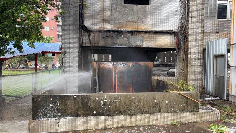 火势扑灭，无人员伤亡。（图由消防提供）