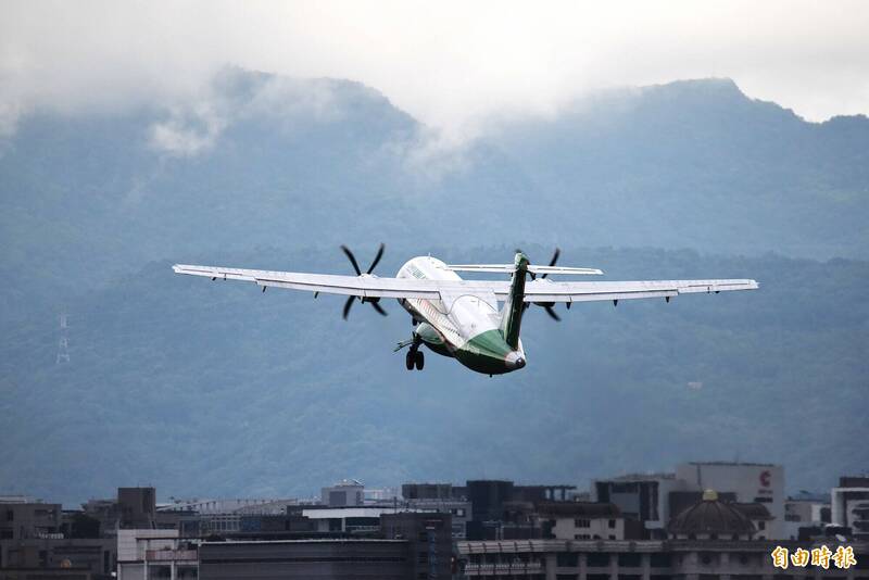 立榮航空當面提調漲票價! 民航局承諾綜合評估