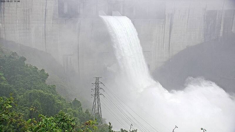 調升放水量!距滿水位2.67公尺 翡翠水庫漸進式調節性放水