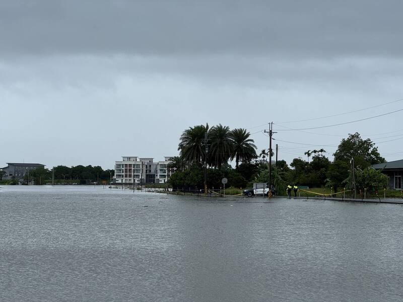 宜蘭大雨下不停 五結鄉利澤地區農田成一片汪洋