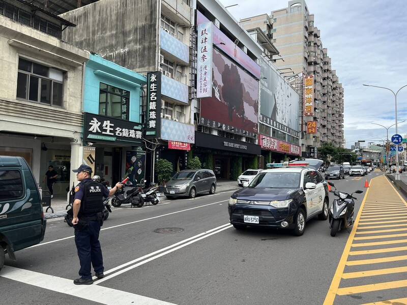 五权路周边道路实施交通管制中。(民众提供) 五权路周边道路实施交通管制中。(民众提供)