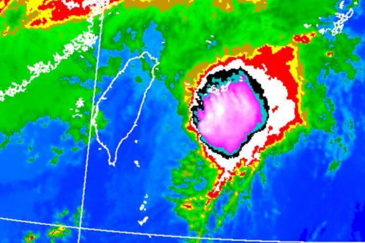 變一大坨！近海低壓97W最新雲圖曝 恐使北台強降雨時間延長