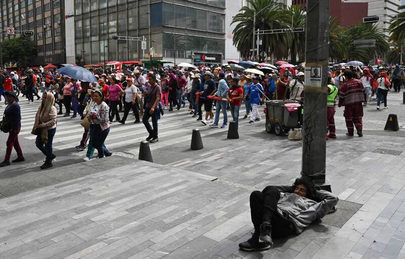 加州特教女老师古罗拉在人行道跌倒,告上法院后获赔。示意图。(法新社) 加州特教女老师古罗拉在人行道跌倒,告上法院后获赔。示意图。(法新社)