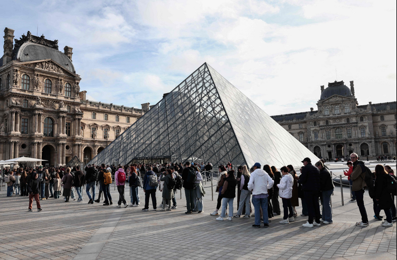 罗浮宫19日发生惊天窃案。(法新社) 罗浮宫19日发生惊天窃案。(法新社)