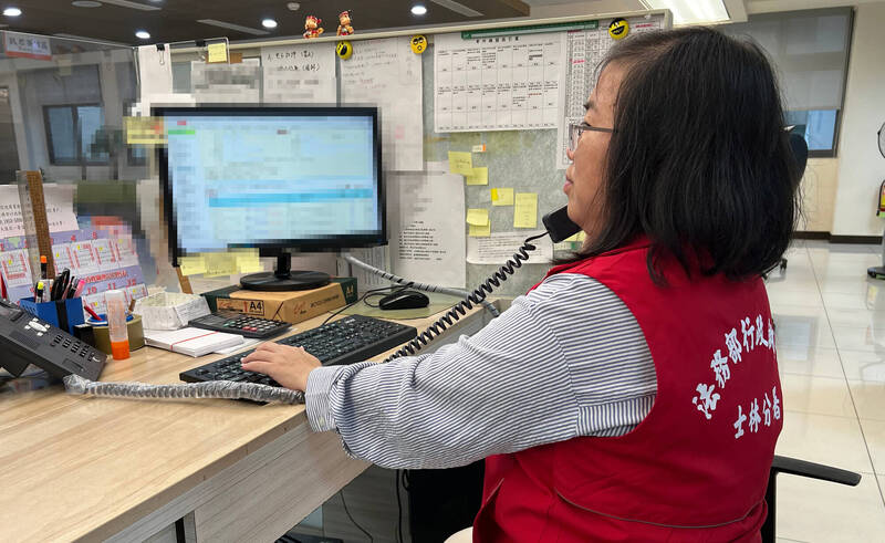 张姓义务人因房产遭禁止移转登记而无法顺利过户,遂致电士林分署洽询,示意图。(记者刘咏韵翻摄) 张姓义务人因房产遭禁止移转登记而无法顺利过户,遂致电士林分署洽询,示意图。(记者刘咏韵翻摄)