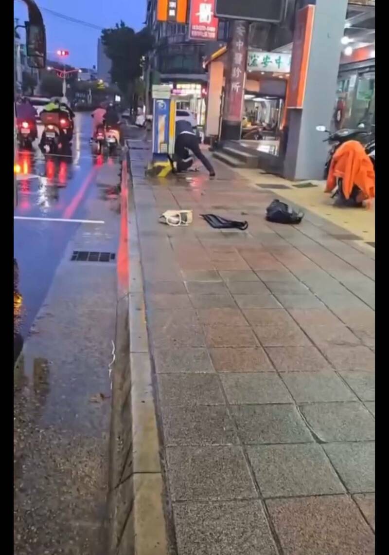 桃园客运刘姓司机殴打黄姓高中生，学生被打到满脸是血。（撷取自网路）