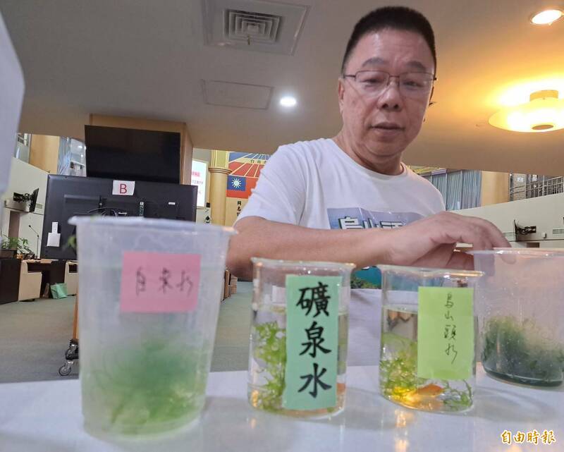 南市議員蔡育輝烏山頭「光電水」養魚實驗秀 官員笑翻稱不科學