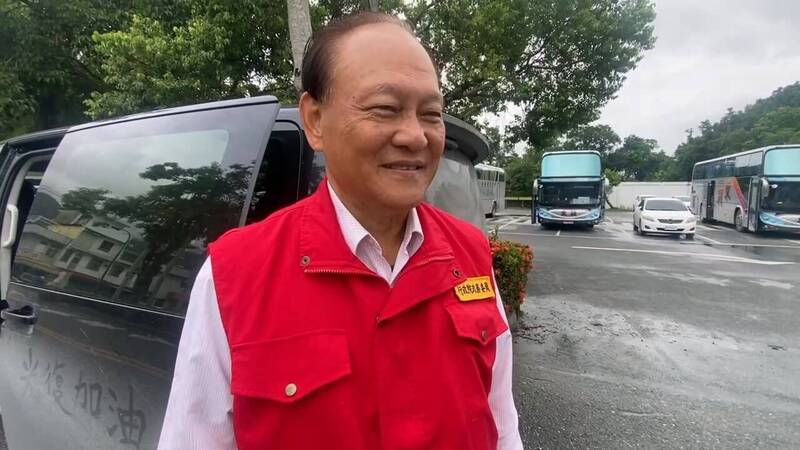 季連成搭火車離開光復 車站前鄉民呼喊「永遠不忘您的付出」