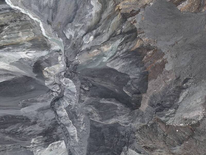 馬太鞍溪堰塞湖150萬噸蓄水量穩定溢流 新生湖體幾已消失