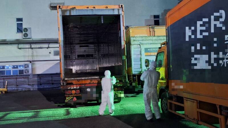 還在貨車上!高雄攔截疑似非洲豬瘟肉品300公斤 全數封存