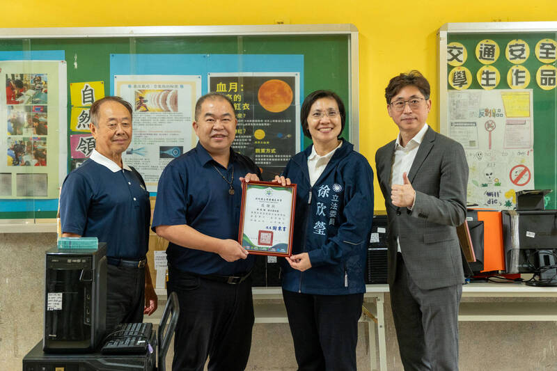 徐欣瑩作媒  工研院200台二手電腦送竹縣弱勢學子