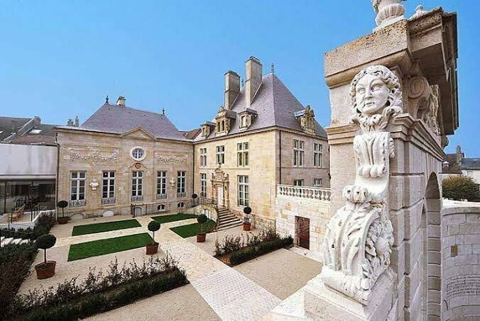 法国狄德罗启蒙之家遭窃,损失约2000枚金币和银币。(撷自X@amuse) 法国狄德罗启蒙之家遭窃,损失约2000枚金币和银币。(撷自X@amuse)