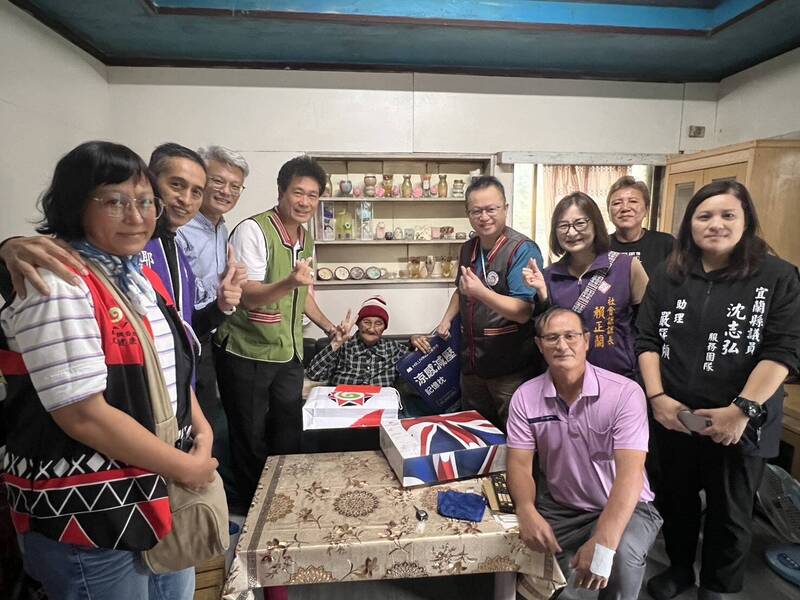探訪百歲原民人瑞! 陳義信赴宜蘭贈重陽節禮品
