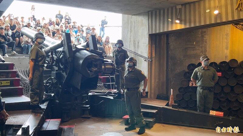 金門獅山跳砲操！老兵弟兄重回砲陣地 「曾砲」率隊明操演