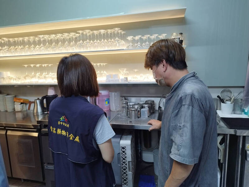 台中法式餐廳「法月」疑食物中毒 食安處稽查溫度紀錄未落實