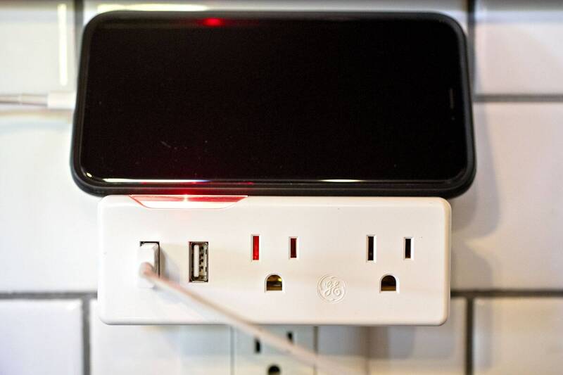 美国运输安全管理局警告旅客,不要在机场使用USB充电插座。(彭博) 美国运输安全管理局警告旅客,不要在机场使用USB充电插座。(彭博)