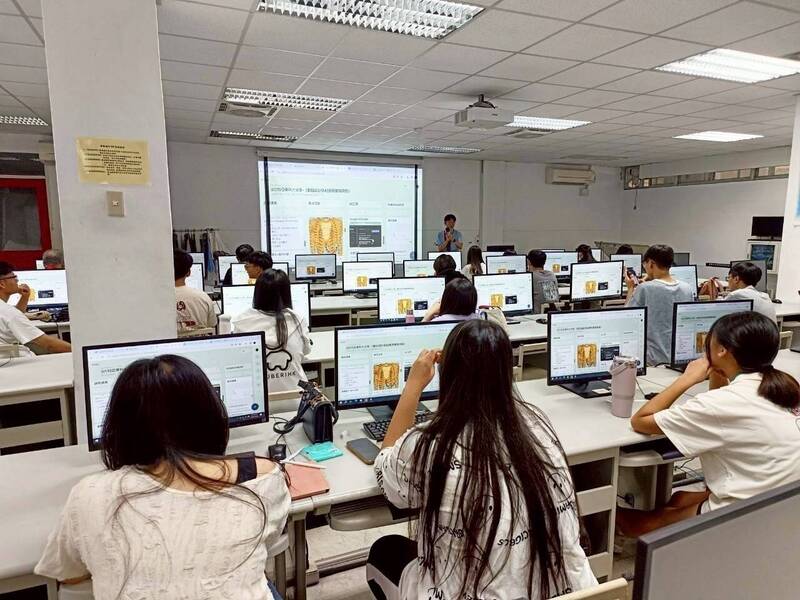 新北攜20校推共學平台 33門課程、2千免費名額搶先學AI應用