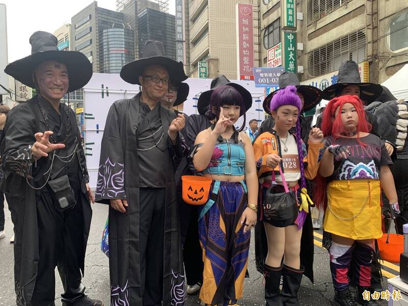 新北「府中搞什麼鬼」變裝打卡 侯友宜化身「瑪利歐」