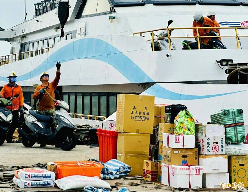 風鎖澎湖5天離島民生物資緊張 海運復航展開搶運
