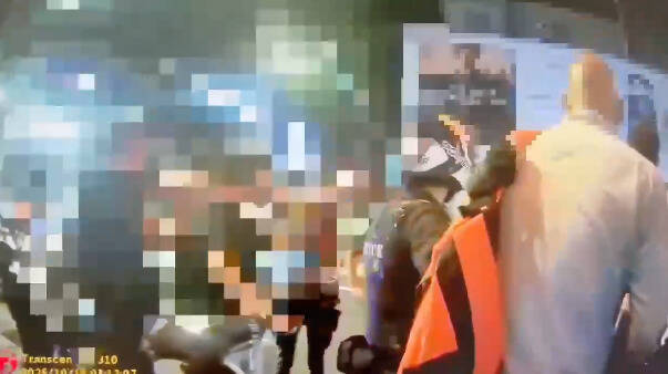 南非籍S姓教师与李姓男子发生「摩肩」碰撞，不满被质问，当街出拳。（记者郑景议翻摄）