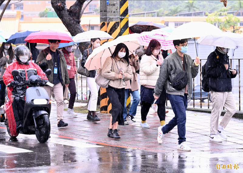雨還沒下完！北台濕涼防局部大雨 明東北季風再增強