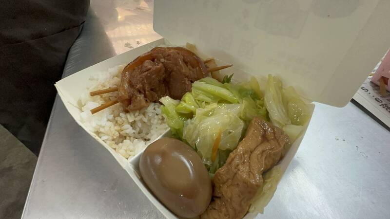 彰化名店阿泉爌肉飯庫存預計再賣2天就沒貨了。(圖由民眾提供) 彰化名店阿泉爌肉飯庫存預計再賣2天就沒貨了。(圖由民眾提供)