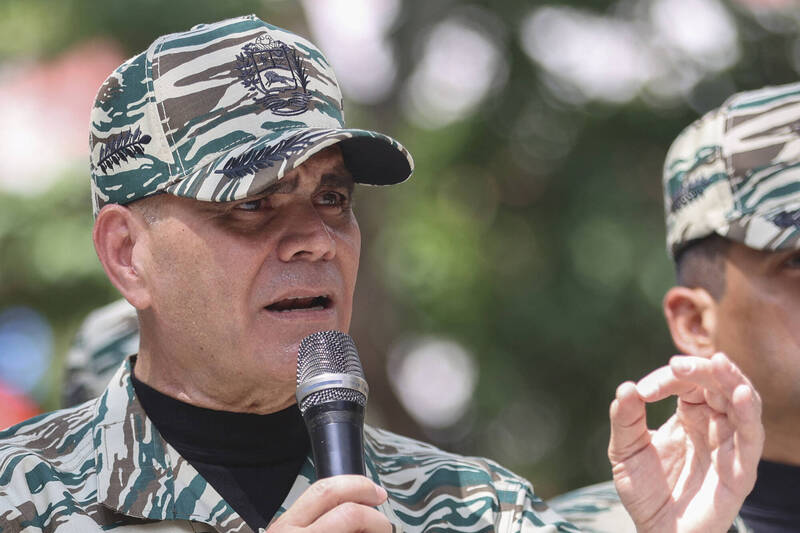 委内瑞拉国防部长帕屈诺表示,该国正在举行军事演习,以防范美国在强化区域军事部署之际采取任何对委国的「秘密行动」。(法新社) 委内瑞拉国防部长帕屈诺表示,该国正在举行军事演习,以防范美国在强化区域军事部署之际采取任何对委国的「秘密行动」。(法新社)