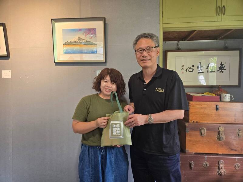 好帥！駐奧地利「音樂大使」劉玄詠返台 騎重機中興新村訪友敘舊