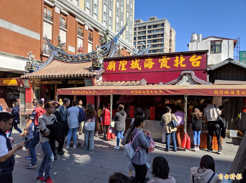 日本JK來台灣畢旅朝聖「這間神廟」 網笑:祂開始接海外業務了!