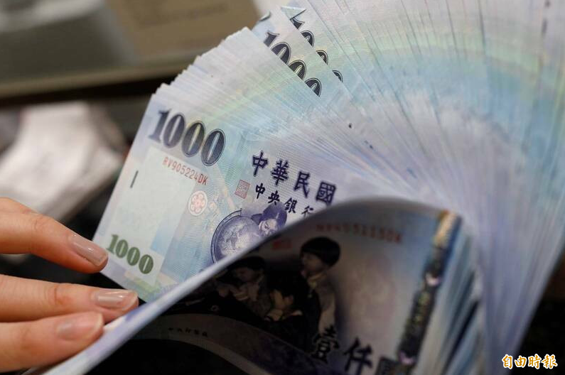 普發1萬再等等……政府本週先發「11筆錢」 最高可領近10萬!