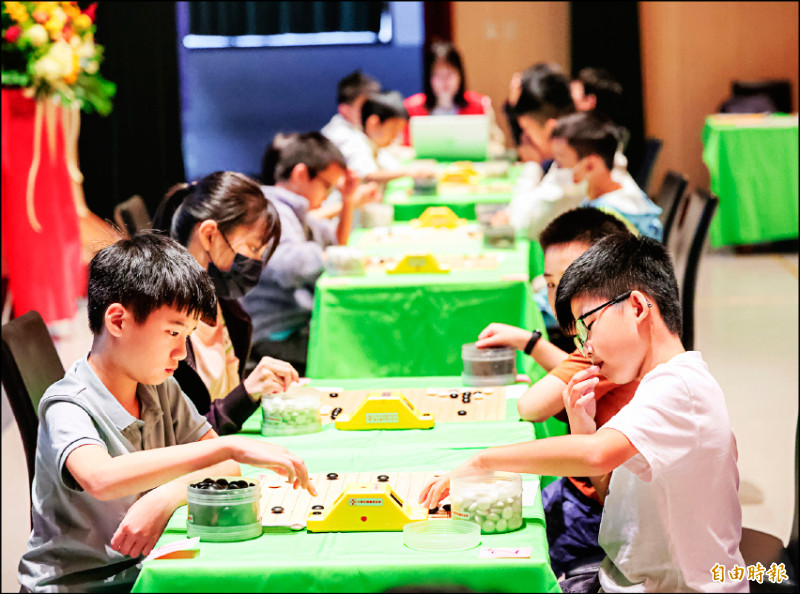 激戰兩日技拚寶座 新三棋王誕生 新學生棋王 小學組陳天宸 中學組李碩恩 大學組陳允祈