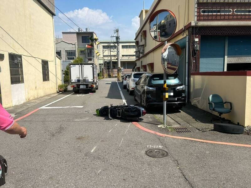 竹南無號誌巷弄車禍頻傳 會勘設置智慧路標