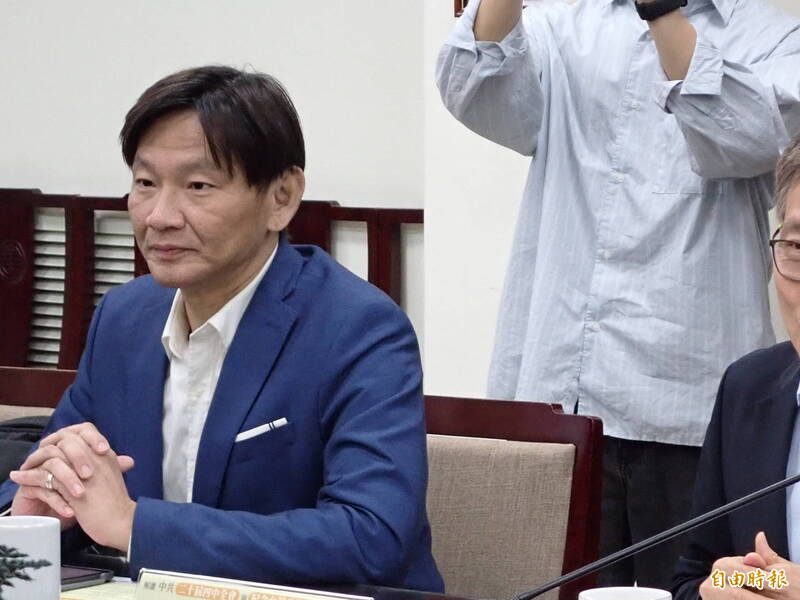 台師大公領系教授黃信豪今日表示，共軍五大戰區、軍委許多關鍵崗位出缺，人事呈現真空狀態。（記者陳鈺馥攝）