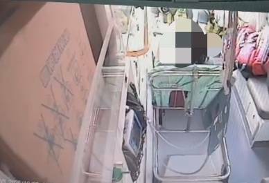 戰車零件掉滿地 殃及自行車6騎士慘摔、1人骨折