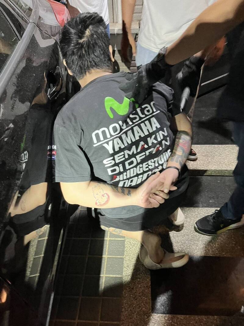 洪男昨晚在台中龍井區落網。(民眾提供) 洪男昨晚在台中龍井區落網。(民眾提供)