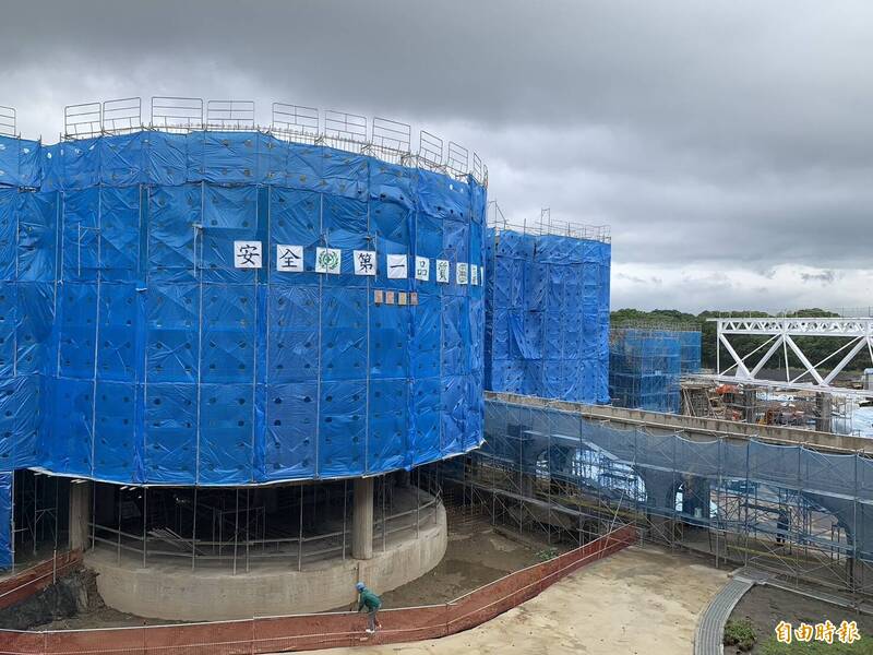 南勢國中市府投入17.06億元興建校舍,第一期已啟用並招收七年級學生,第二期工程預計2026年完工。(記者羅國嘉攝) 南勢國中市府投入17.06億元興建校舍,第一期已啟用並招收七年級學生,第二期工程預計2026年完工。(記者羅國嘉攝)