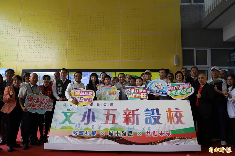 新北市長侯友宜(中)前往南勢國中視察校舍二期工程。(記者羅國嘉攝) 新北市長侯友宜(中)前往南勢國中視察校舍二期工程。(記者羅國嘉攝)