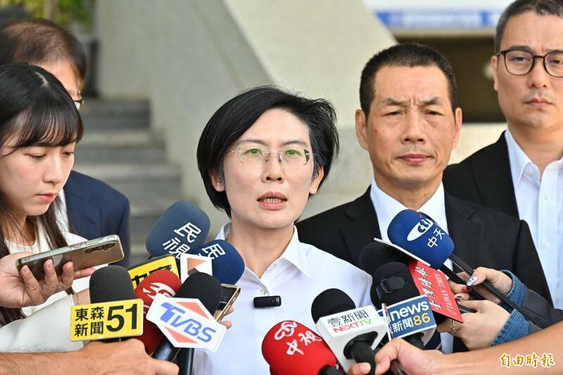 民進黨立委林岱樺涉入詐領助理費、公益侵占等案,高雄地方法院今日召開準備程序庭,首度傳喚林岱樺到案。(記者李惠洲攝) 民進黨立委林岱樺涉入詐領助理費、公益侵占等案,高雄地方法院今日召開準備程序庭,首度傳喚林岱樺到案。(記者李惠洲攝)
