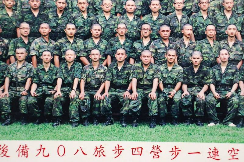 「議長有當兵嗎?」童子瑋曬新訓照:為台灣付出真心不輸賴總統