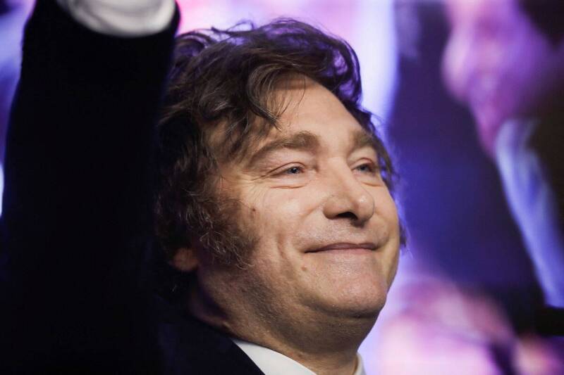 阿根廷总统米雷伊所属政党在国会期中选举获胜，反映其经济改革路线备受国民肯定。（路透）