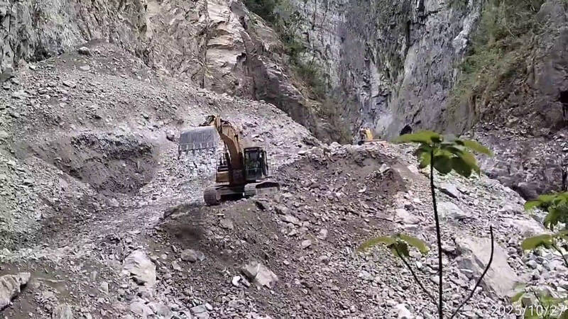 燕子口堰塞湖壩頂降低4公尺 明加大溢流口增加引水量