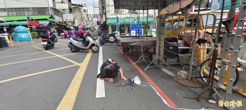 現場直擊》最美風景!台中7旬婦慘摔趴地 10路人伸援